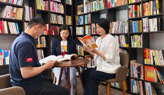 翻開“城發(fā)”這本書，每一頁，都是鄭州的煙火與遠(yuǎn)方